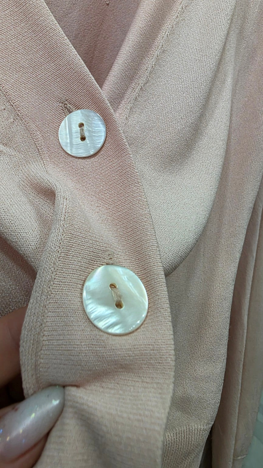 Dettaglio bottoni cardigan Niama Woman