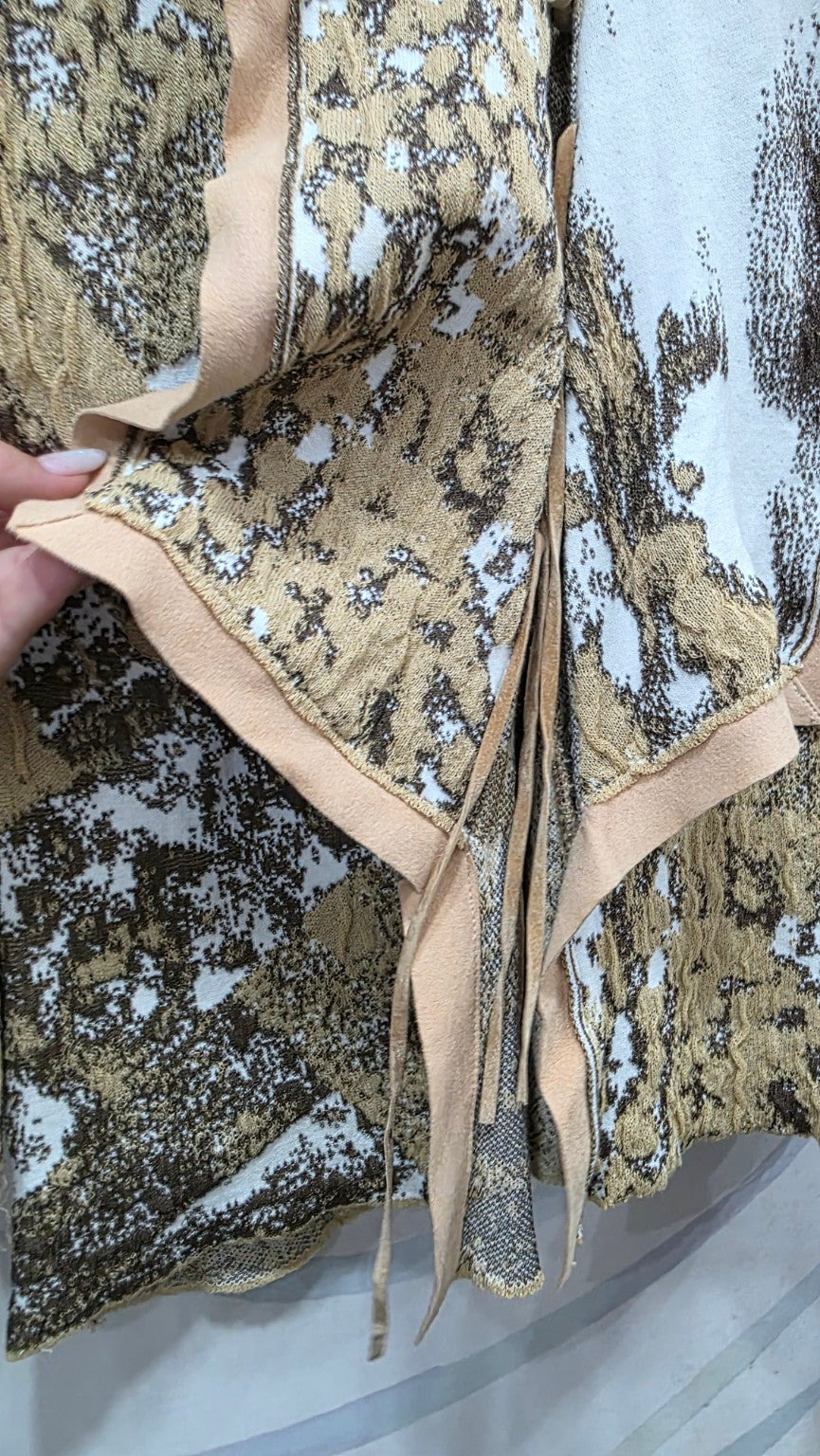 Dettaglio bordi e laccetti cardigan fantasia Roberta Scarpa