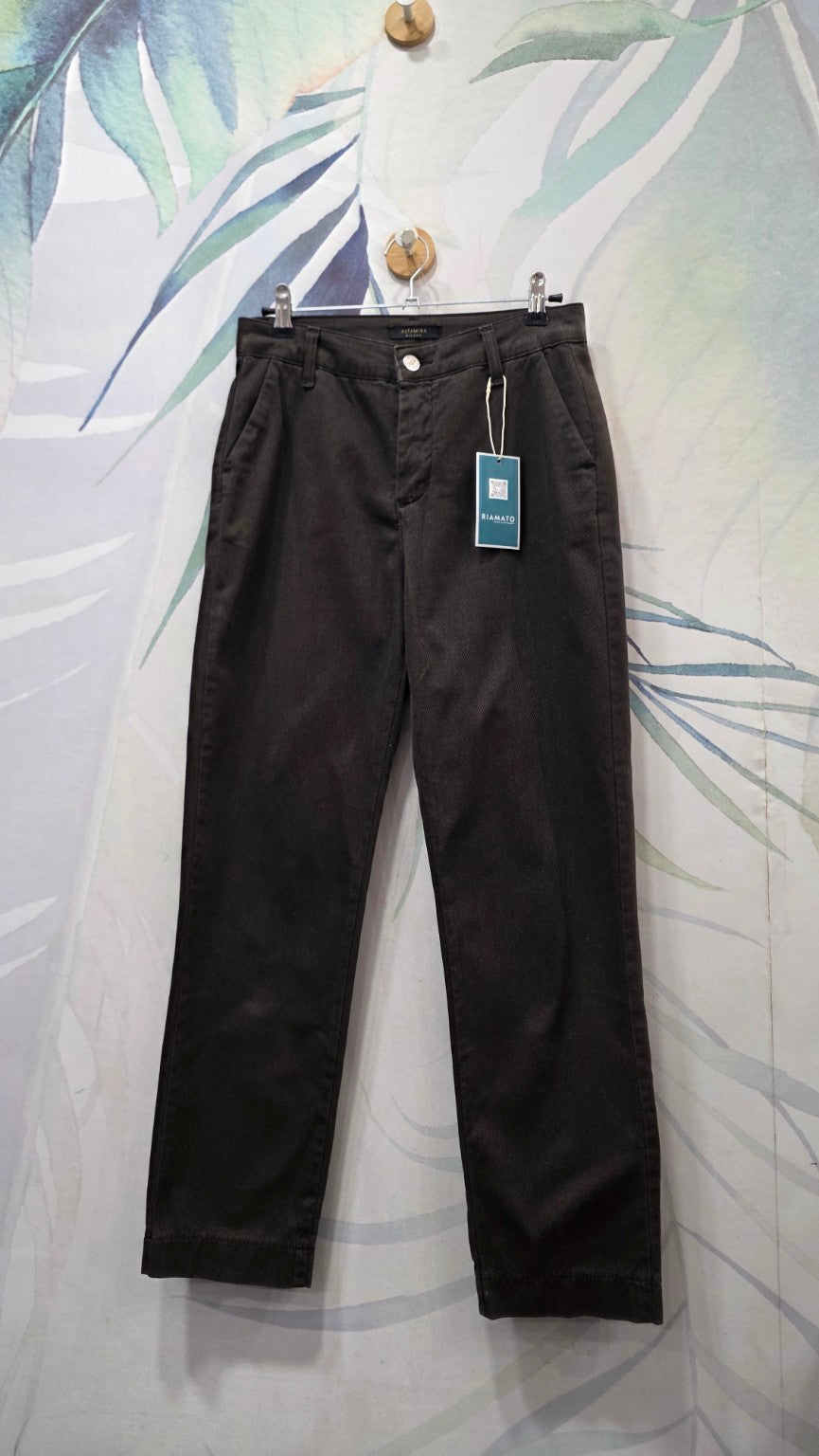 Pantaloni Altamira Milano marroni taglia 40, vista frontale intera