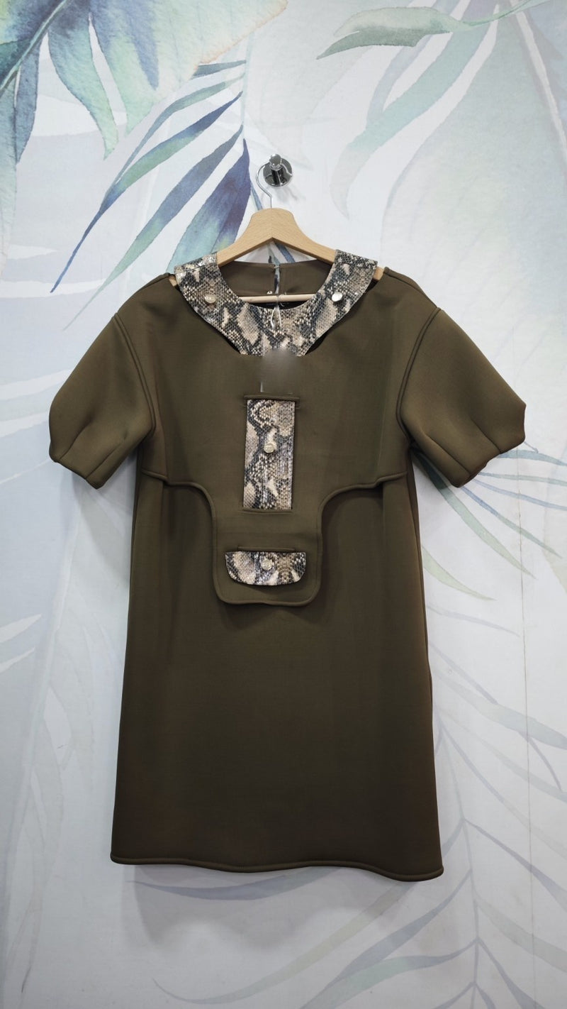 Elisabetta Franchi – Abito corto verde oliva con dettagli animalier – Taglia 42