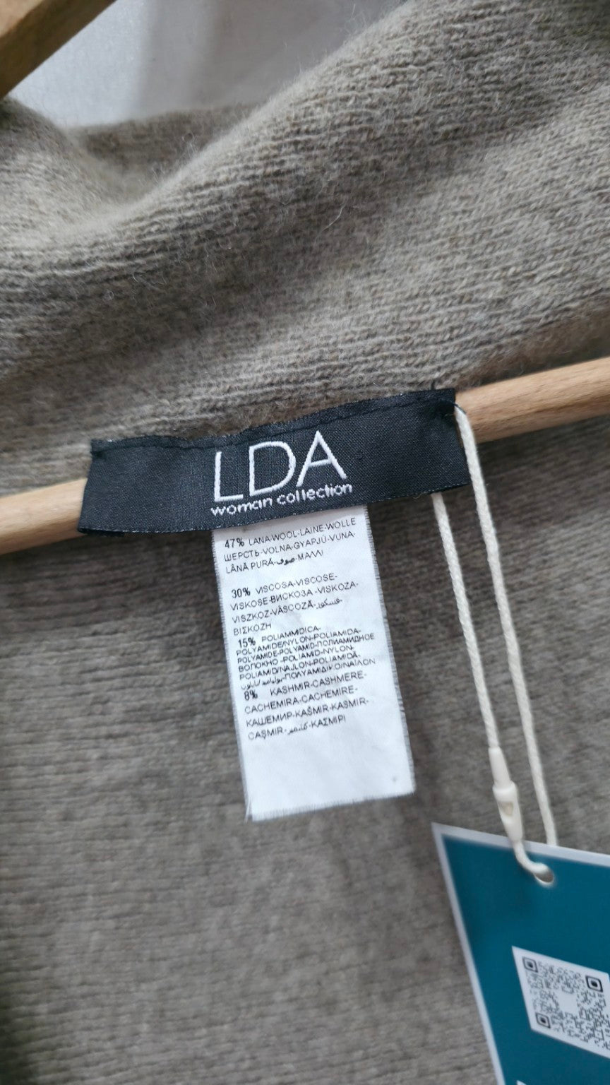 Etichetta LDA: 47% lana, 30% viscosa, 15% poliammide, 8% cashmere