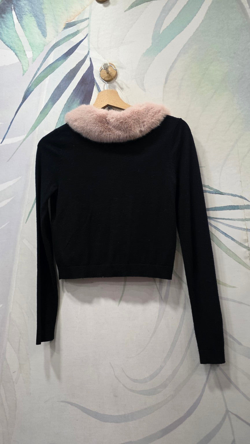 Cardigan Miss Blumarine nero con collo rosa, vista posteriore