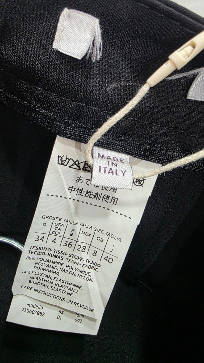 Etichetta composizione 86% poliammide 14% elastan, taglia 40 e Made in Italy; etichetta logo tagliata