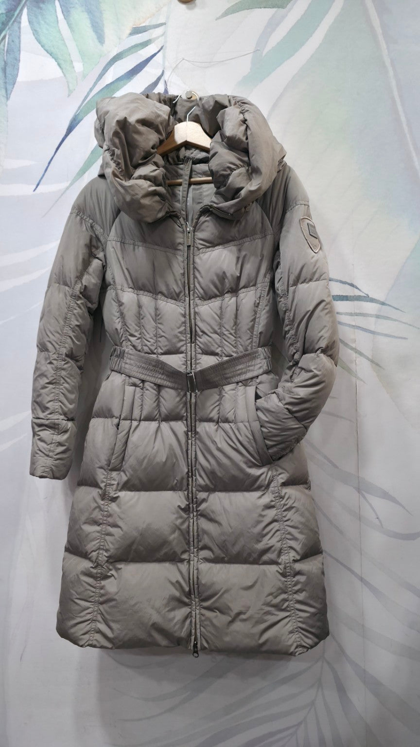 Piumino ADD beige con cintura e cappuccio, taglia 42 – foto reale del capo intero, fronte