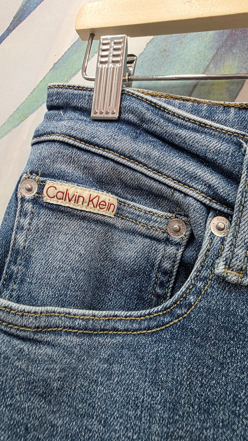 Dettaglio tasca e logo Calvin Klein