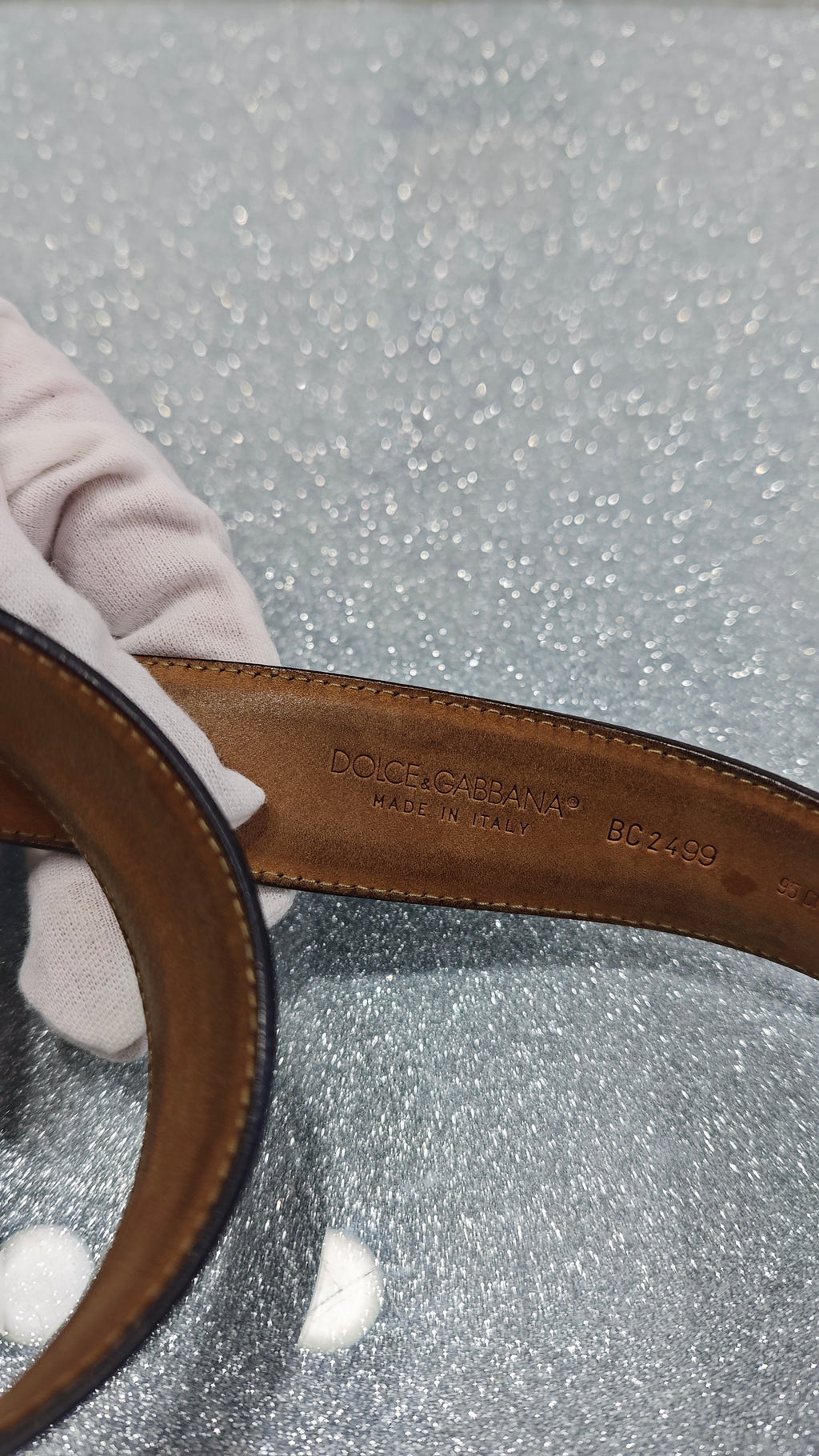 Marchio Dolce&Gabbana Made in Italy e codice BC2499 impressi all'interno
