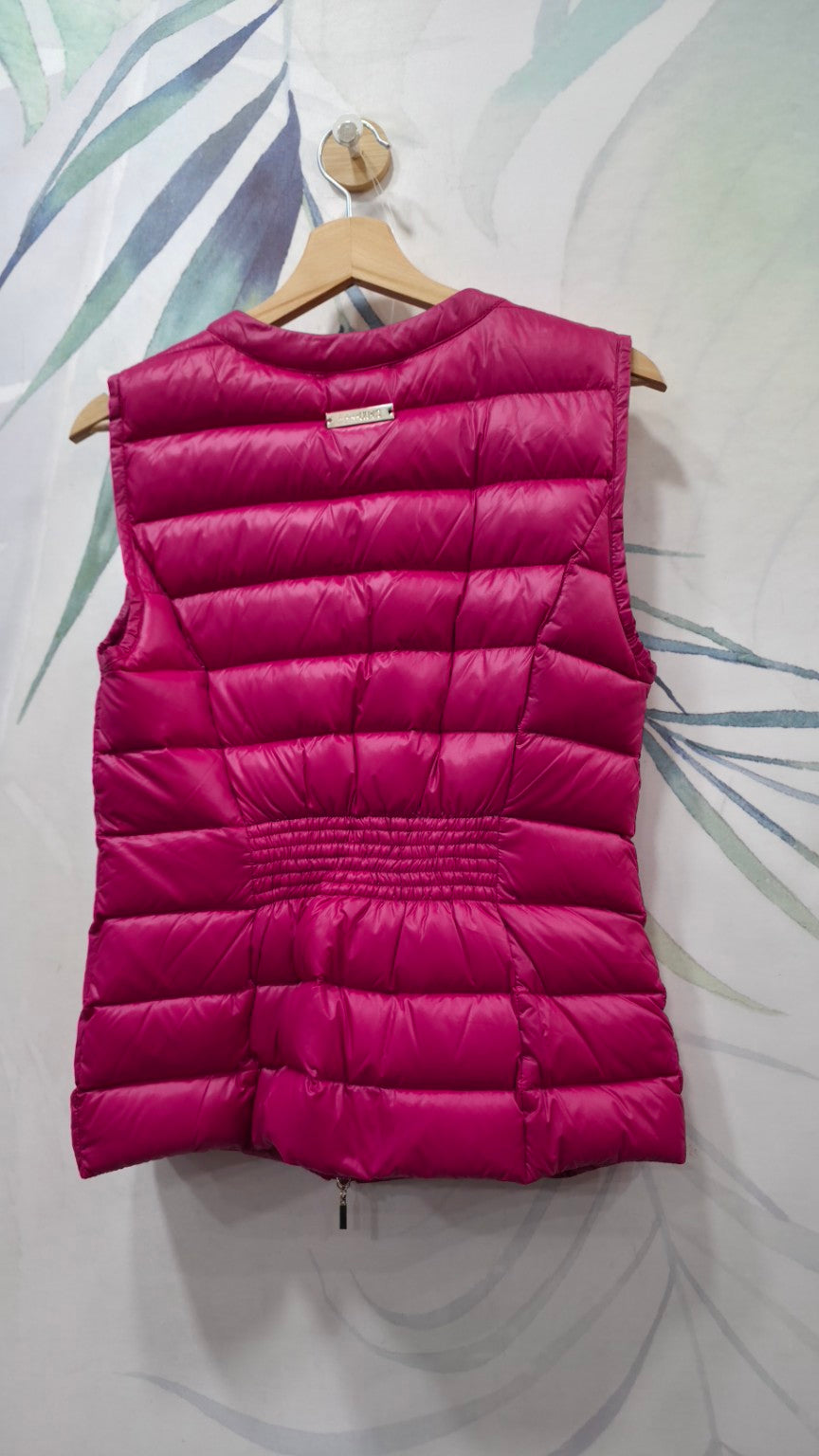 Gilet Liu Jo fucsia, vista posteriore completa con inserto elasticizzato