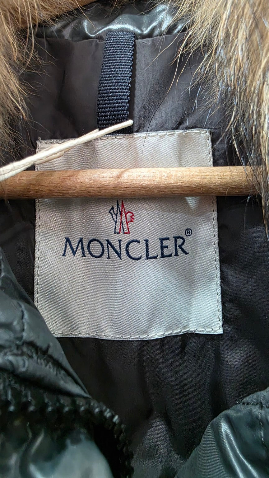 Moncler piumino donna - etichetta del marchio