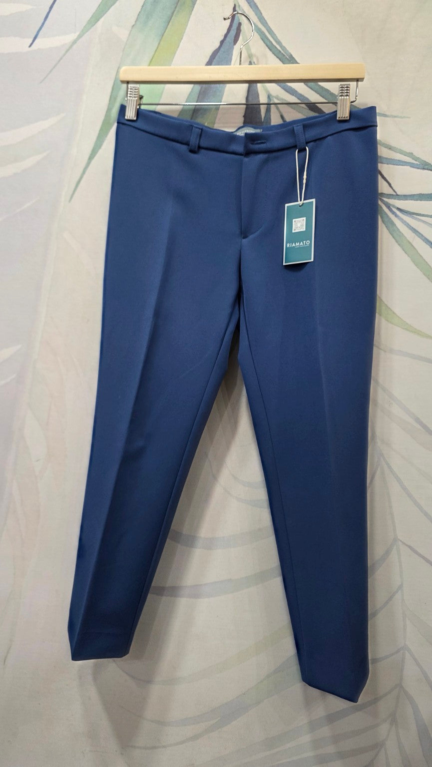 Pantaloni blu Sandro Ferrone taglia 42, vista frontale