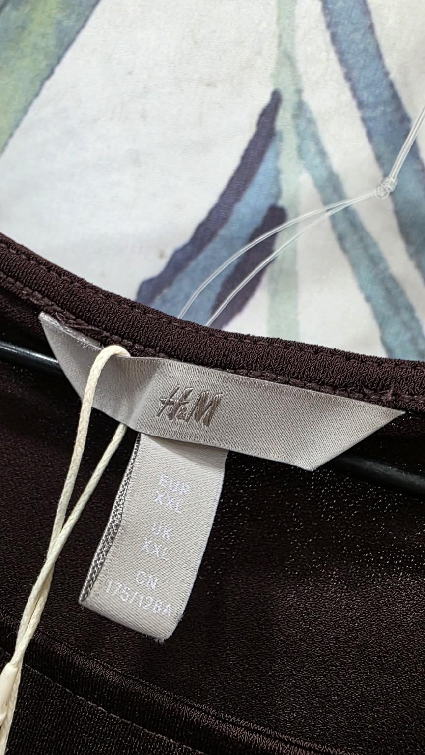 Etichetta originale H&M e taglia XXL del top borgogna
