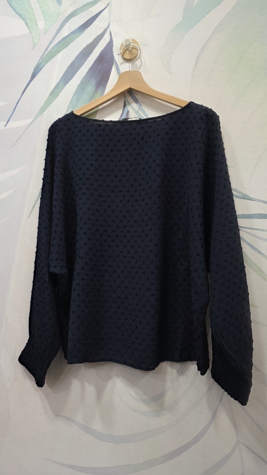Blusa Zara blu navy con pois in rilievo, vista posteriore