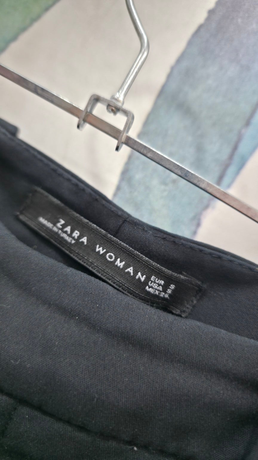 Etichetta ZARA Woman con taglia EUR S