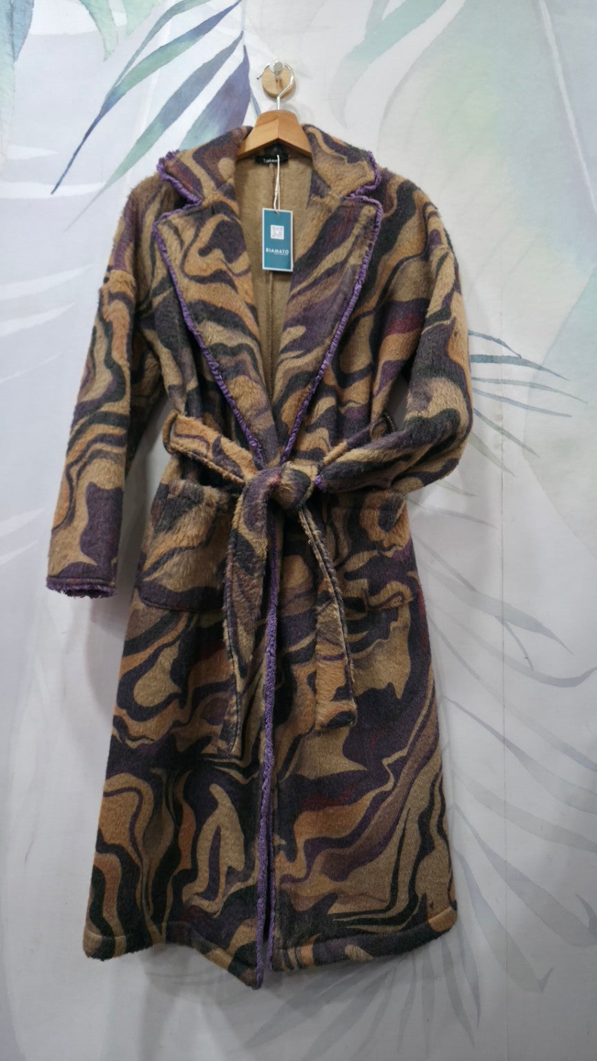 Cappotto Talco fantasia marrone e viola con cintura, vista frontale intera