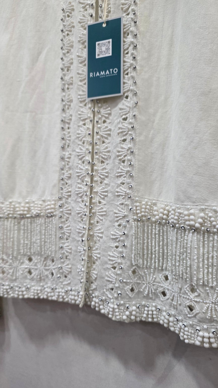 Giacca TWINSET Milano dettaglio chiusura e ricami
