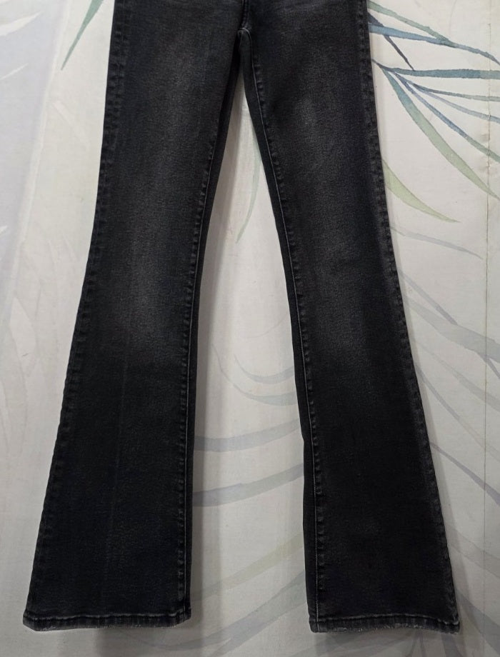 Jeans Zara gamba svasata vista frontale, dettaglio