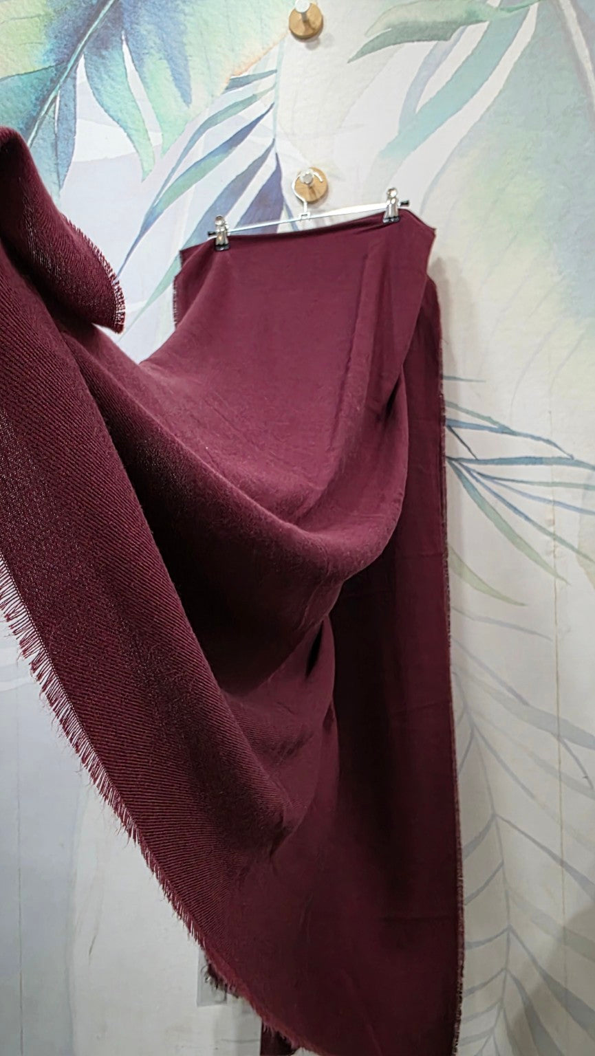 Scialle Zara bordeaux in viscosa con frange, fotografia dell'articolo intero